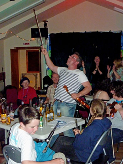 Photo of Bruce MacGregor doing 'Highway to Hell' at 2012 Festival Survivor's Session